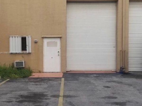 1701 W 37th St, Hialeah, FL 33012