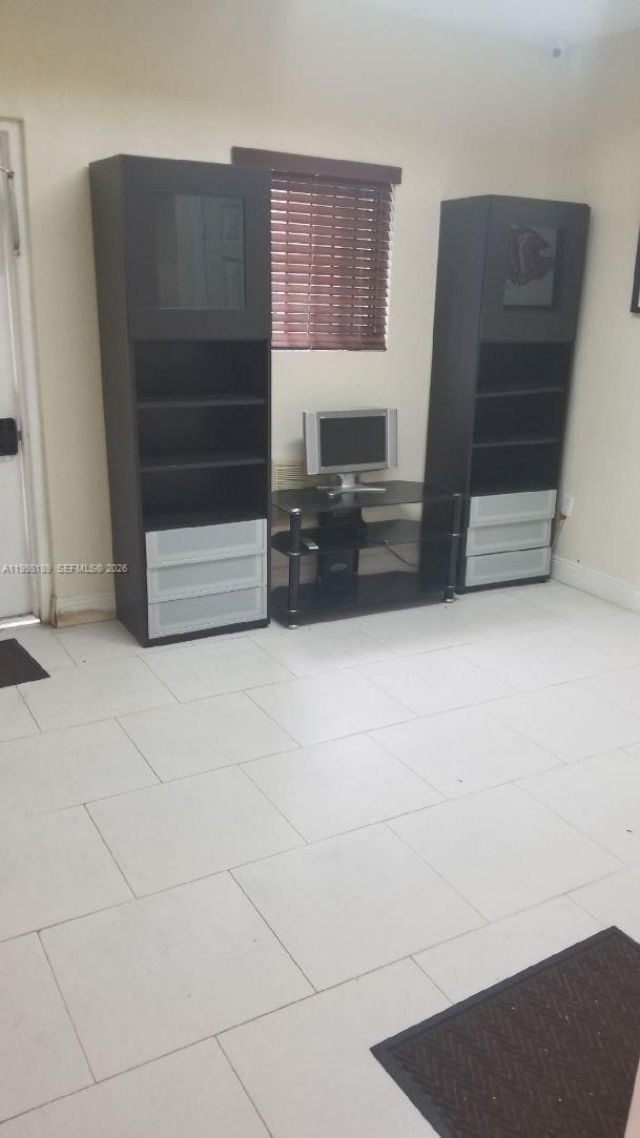 1701 W 37th St, Hialeah, FL 33012 Photo