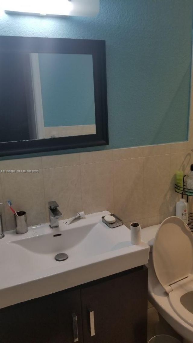 1701 W 37th St, Hialeah, FL 33012 Photo