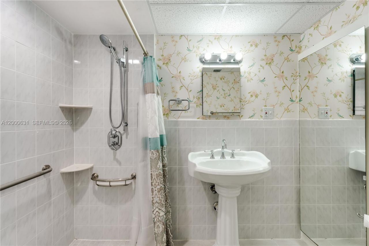 7201 SW 166th St, Palmetto Bay, FL 33157 Photo