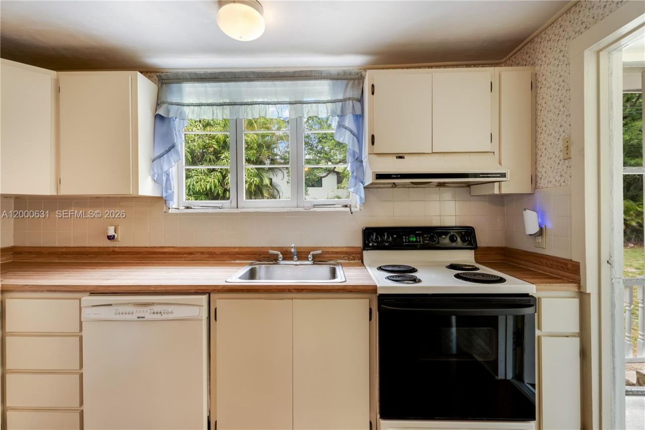 7201 SW 166th St, Palmetto Bay, FL 33157 Photo