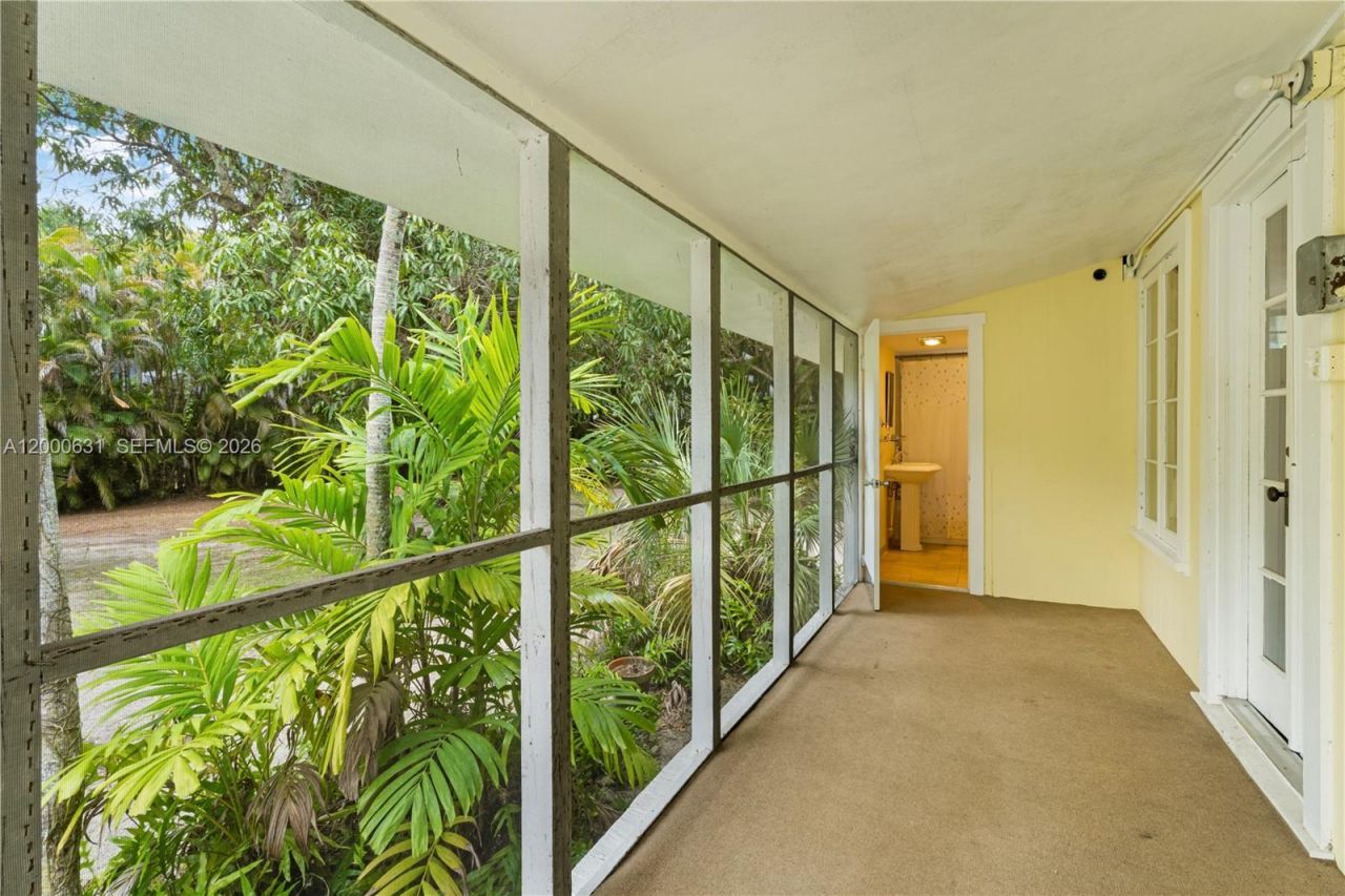 7201 SW 166th St, Palmetto Bay, FL 33157 Photo