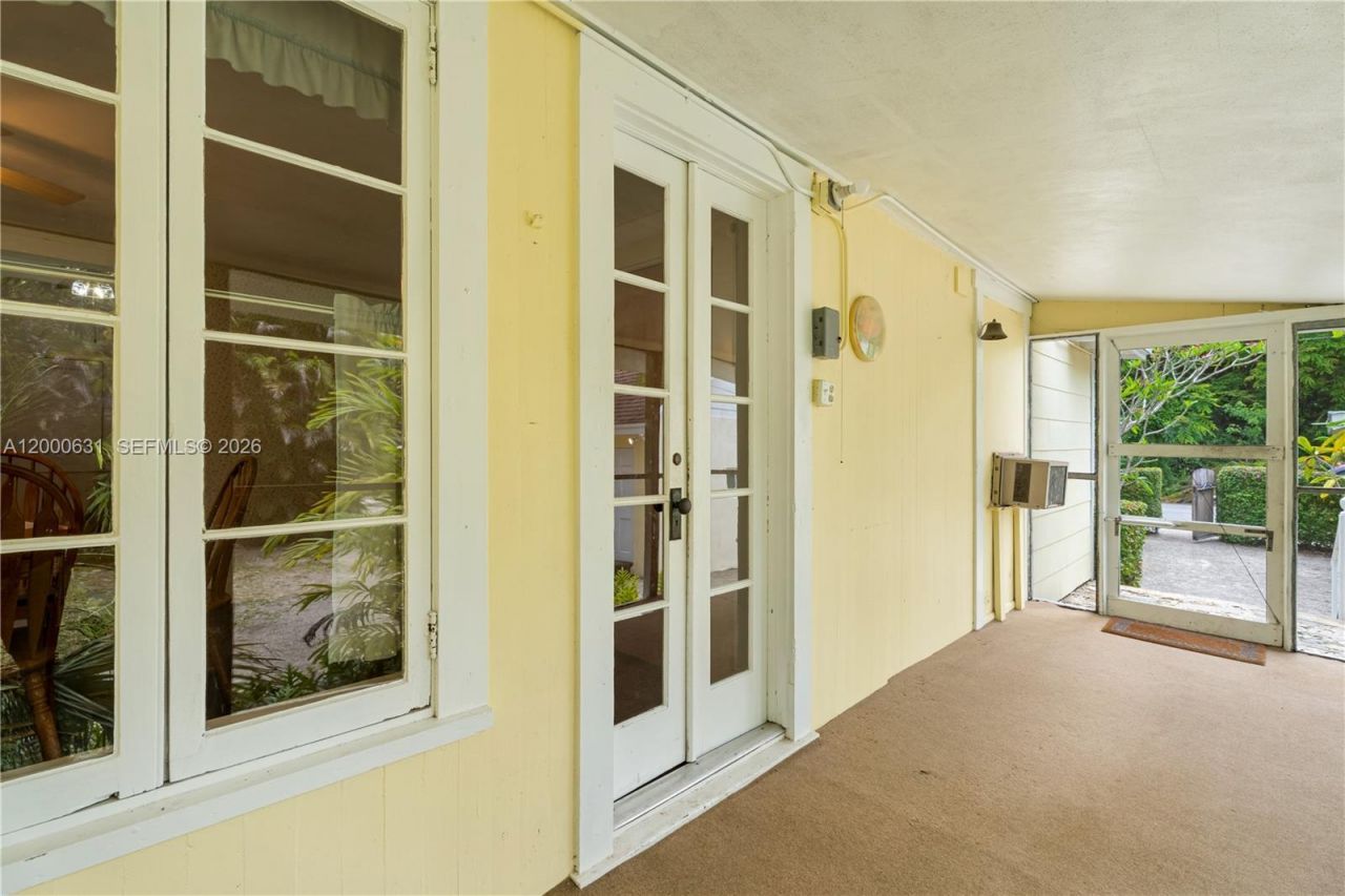 7201 SW 166th St, Palmetto Bay, FL 33157 Photo