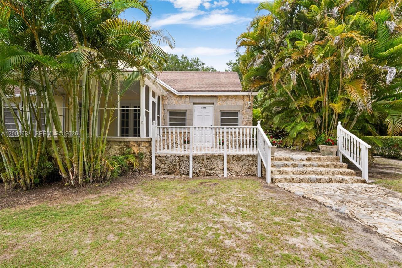 7201 SW 166th St, Palmetto Bay, FL 33157 Photo