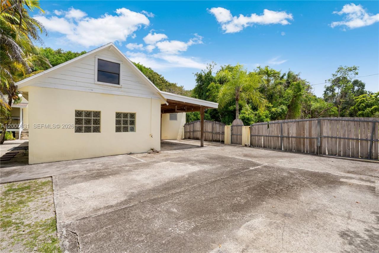 7201 SW 166th St, Palmetto Bay, FL 33157 Photo