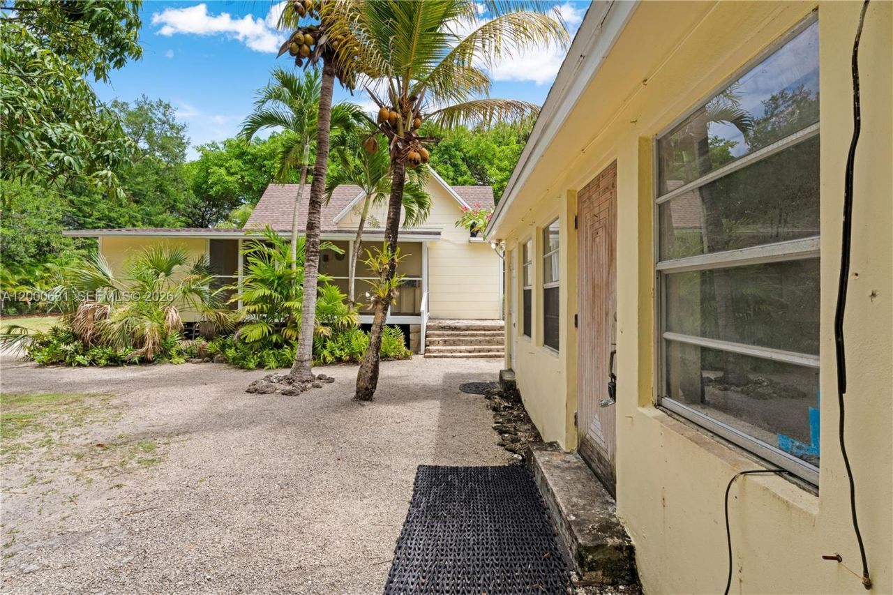 7201 SW 166th St, Palmetto Bay, FL 33157 Photo