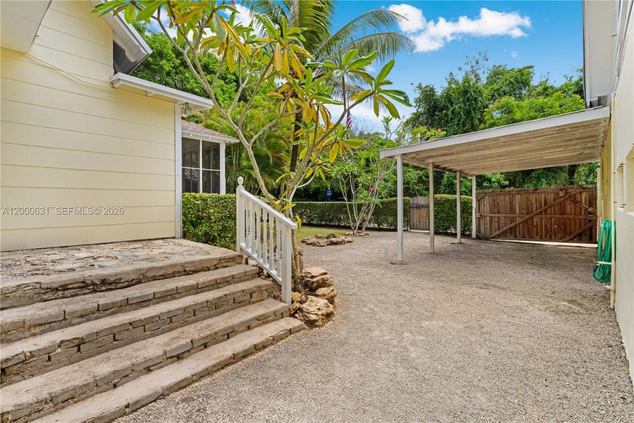 7201 SW 166th St, Palmetto Bay, FL 33157 Photo