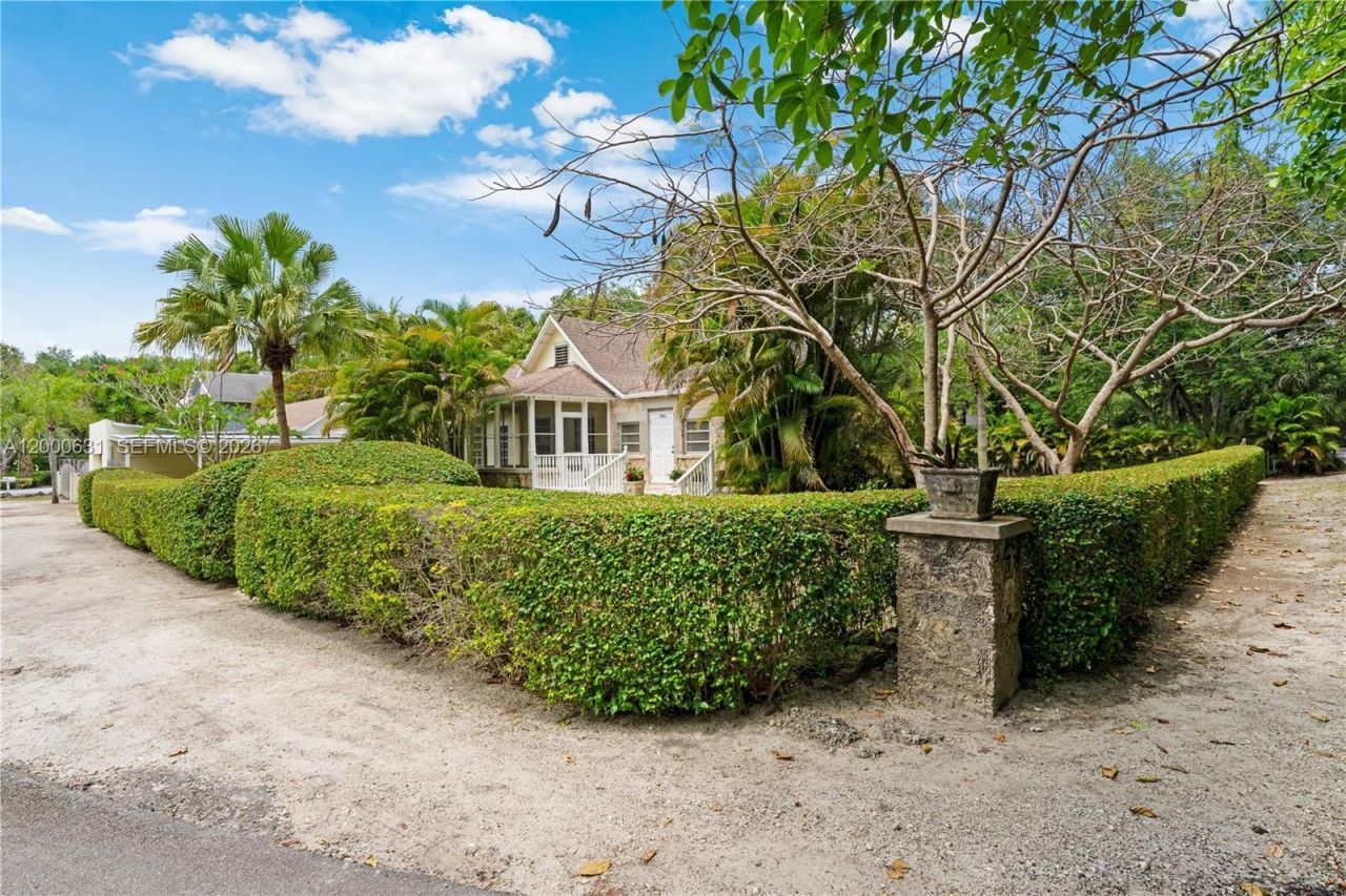 7201 SW 166th St, Palmetto Bay, FL 33157 Photo