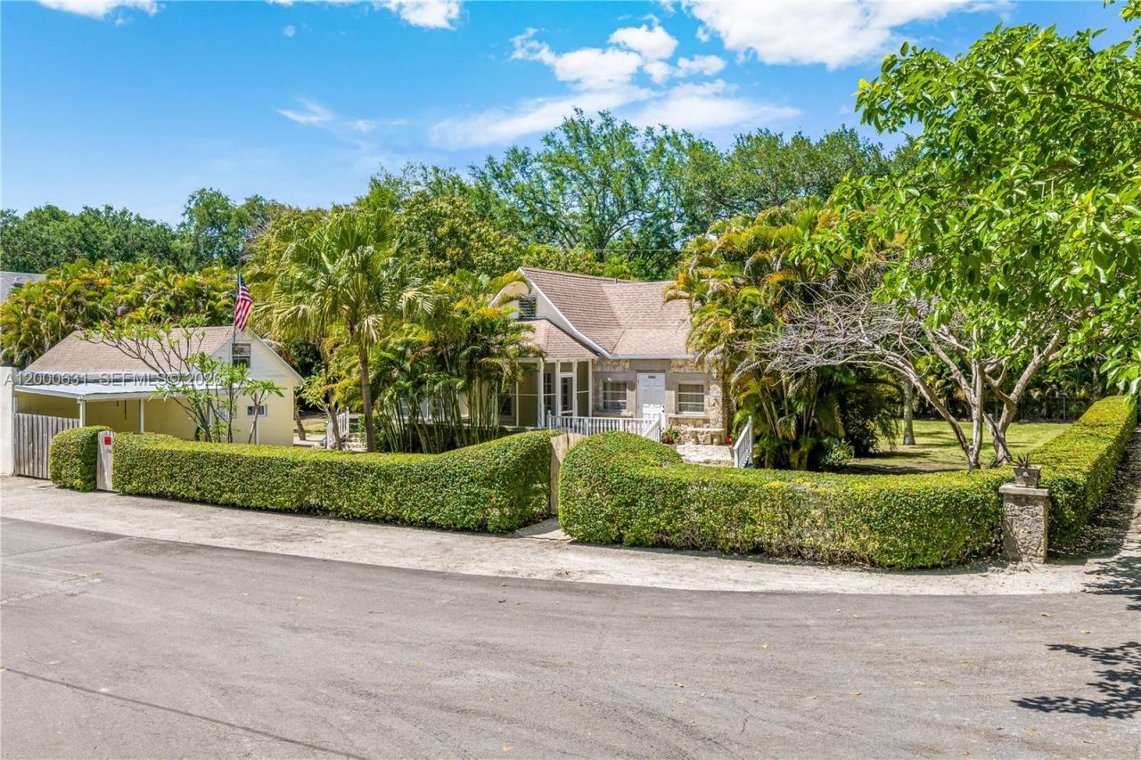 7201 SW 166th St, Palmetto Bay, FL 33157 Photo