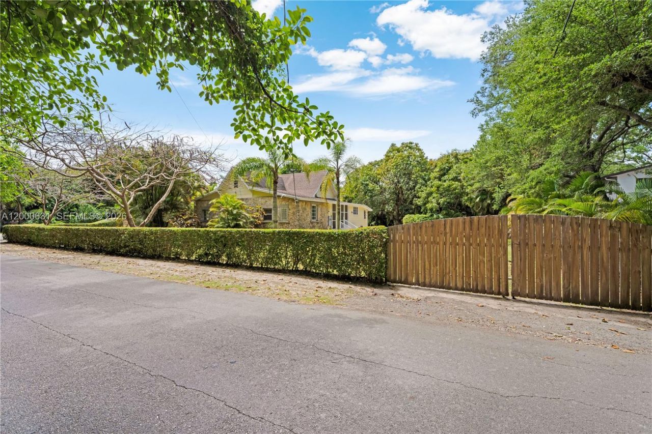 7201 SW 166th St, Palmetto Bay, FL 33157 Photo