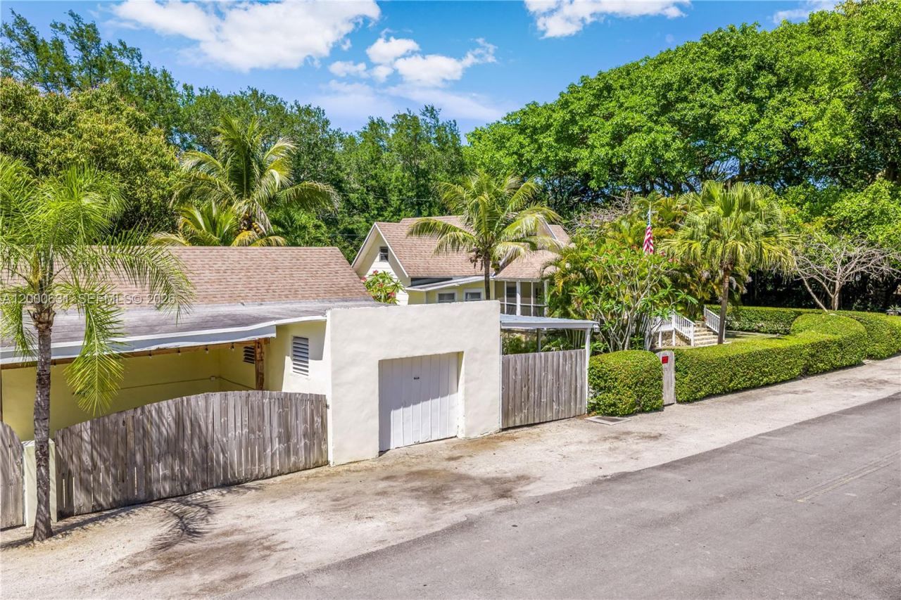 7201 SW 166th St, Palmetto Bay, FL 33157 Photo