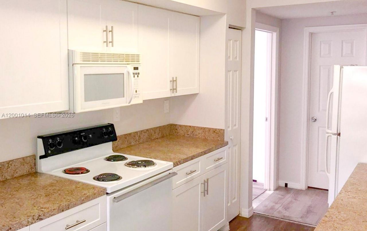 11700 SW 2nd St, Unit 13-201, Pembroke Pines, FL 33025 Photo