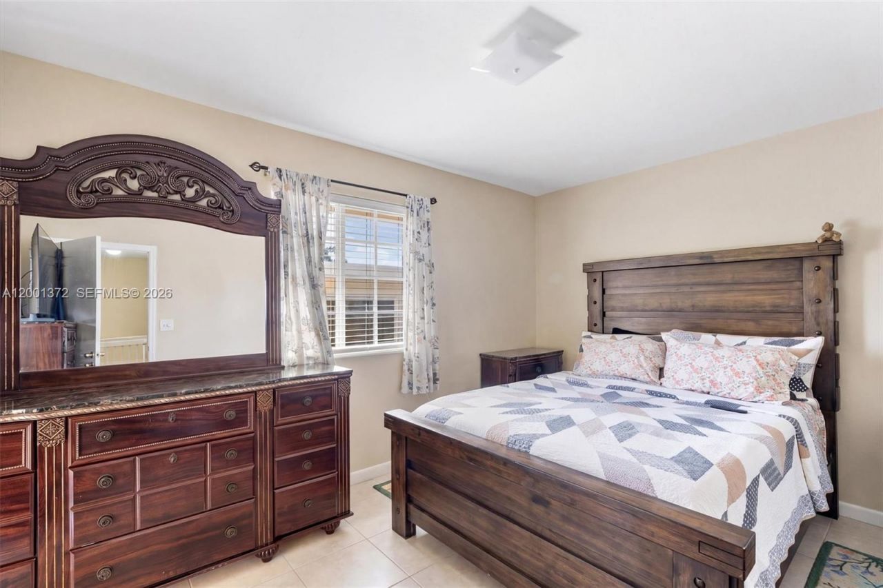 2186 NE 167th St, Unit 1-111, North Miami Beach, FL 33162 Photo