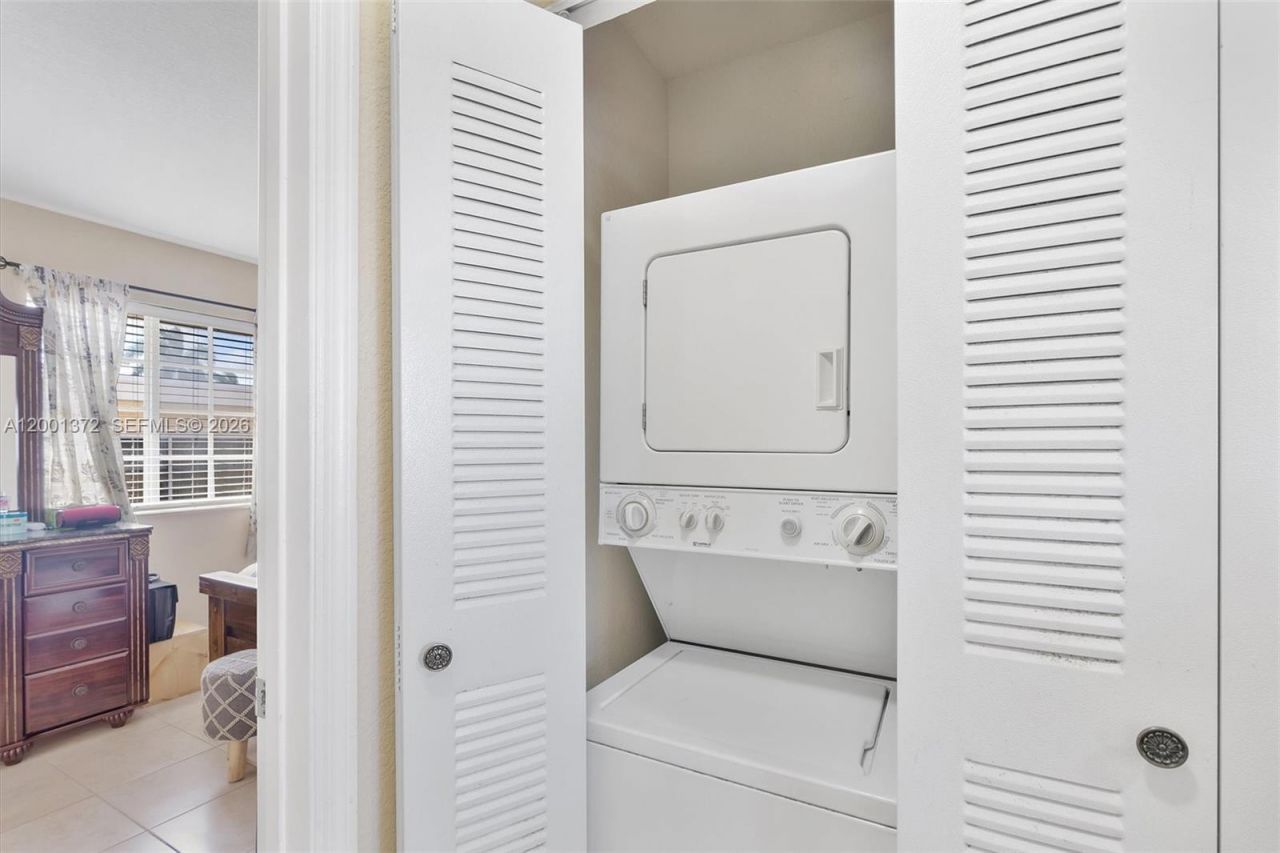 2186 NE 167th St, Unit 1-111, North Miami Beach, FL 33162 Photo