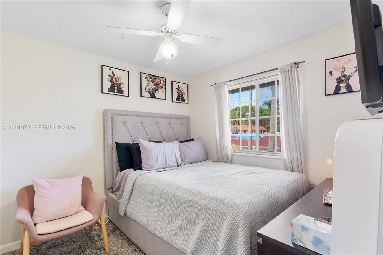 2186 NE 167th St, Unit 1-111, North Miami Beach, FL 33162 Photo