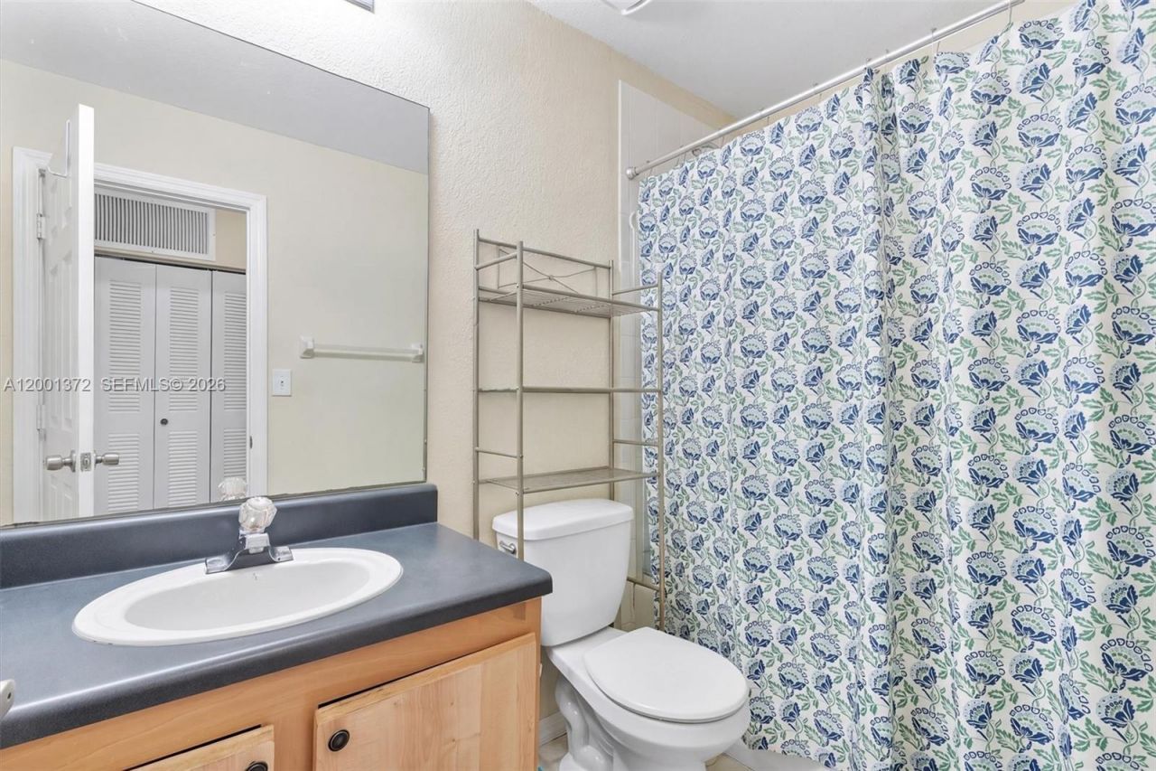 2186 NE 167th St, Unit 1-111, North Miami Beach, FL 33162 Photo