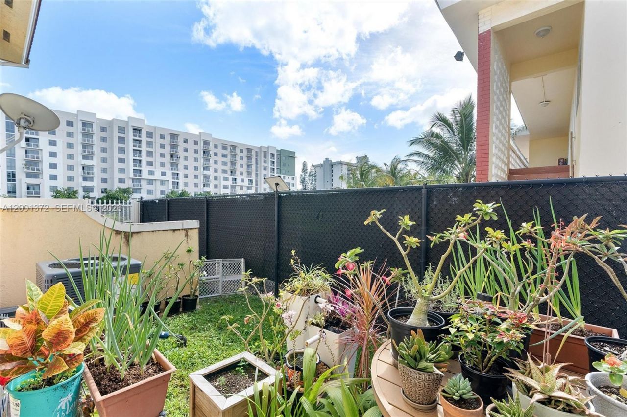 2186 NE 167th St, Unit 1-111, North Miami Beach, FL 33162 Photo