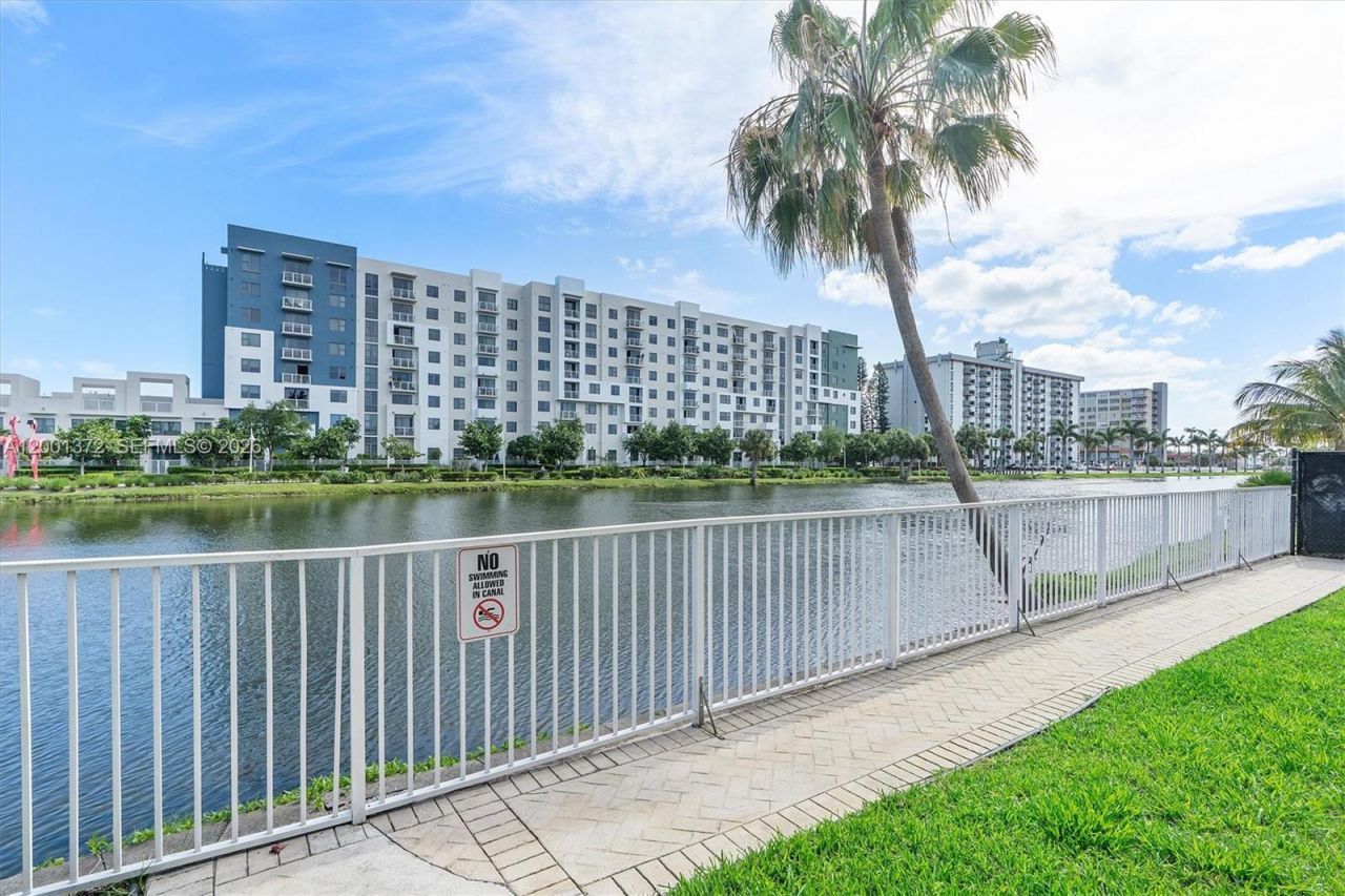 2186 NE 167th St, Unit 1-111, North Miami Beach, FL 33162 Photo