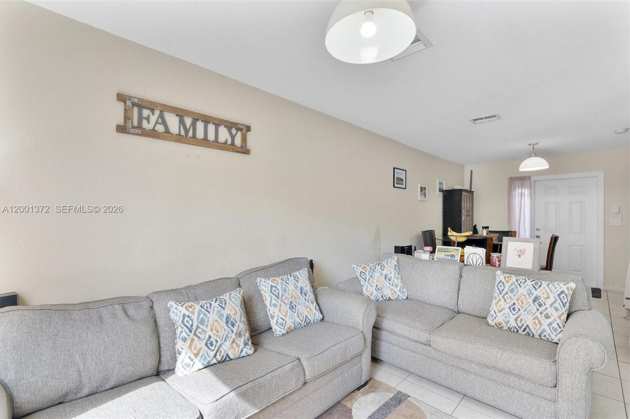 2186 NE 167th St, Unit 1-111, North Miami Beach, FL 33162 Photo