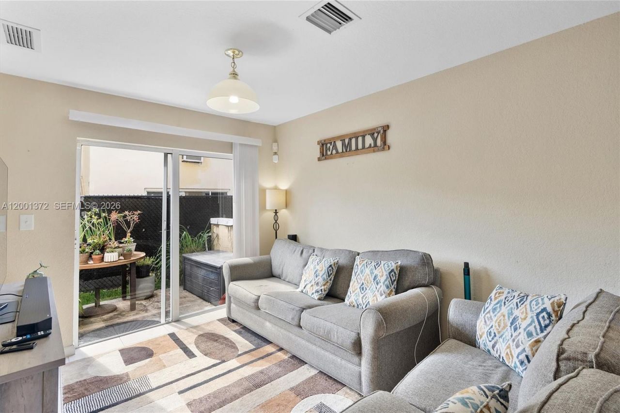2186 NE 167th St, Unit 1-111, North Miami Beach, FL 33162 Photo