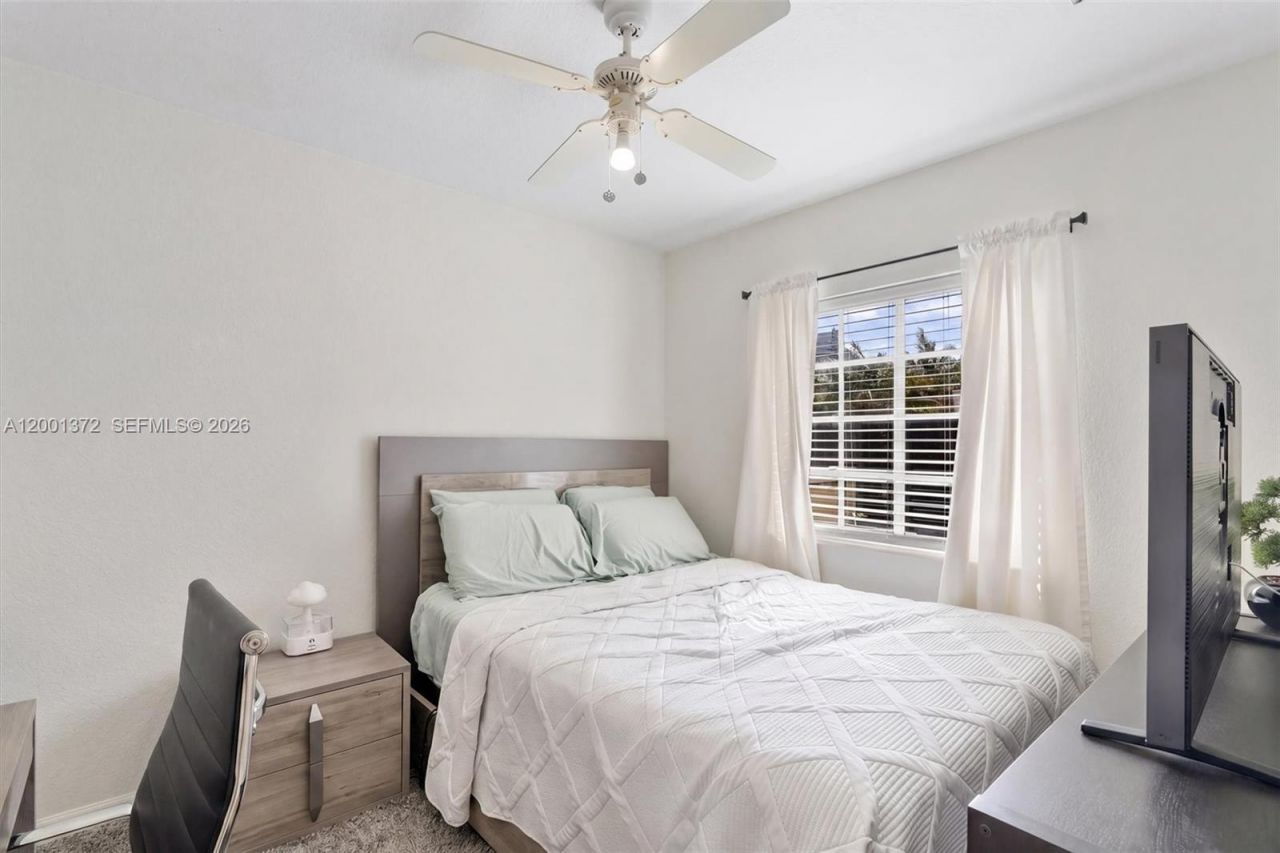 2186 NE 167th St, Unit 1-111, North Miami Beach, FL 33162 Photo