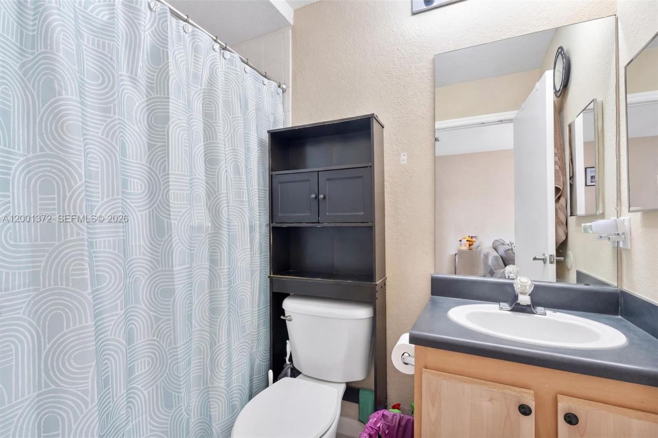 2186 NE 167th St, Unit 1-111, North Miami Beach, FL 33162 Photo