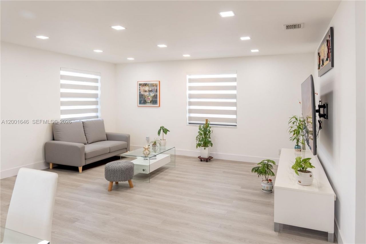 308 NW 2nd Ave, Hallandale Beach, FL 33009 Photo