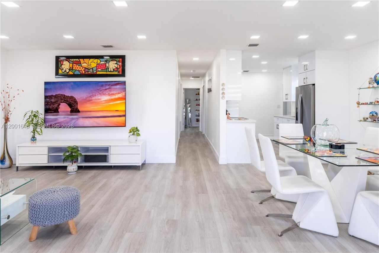 308 NW 2nd Ave, Hallandale Beach, FL 33009 Photo