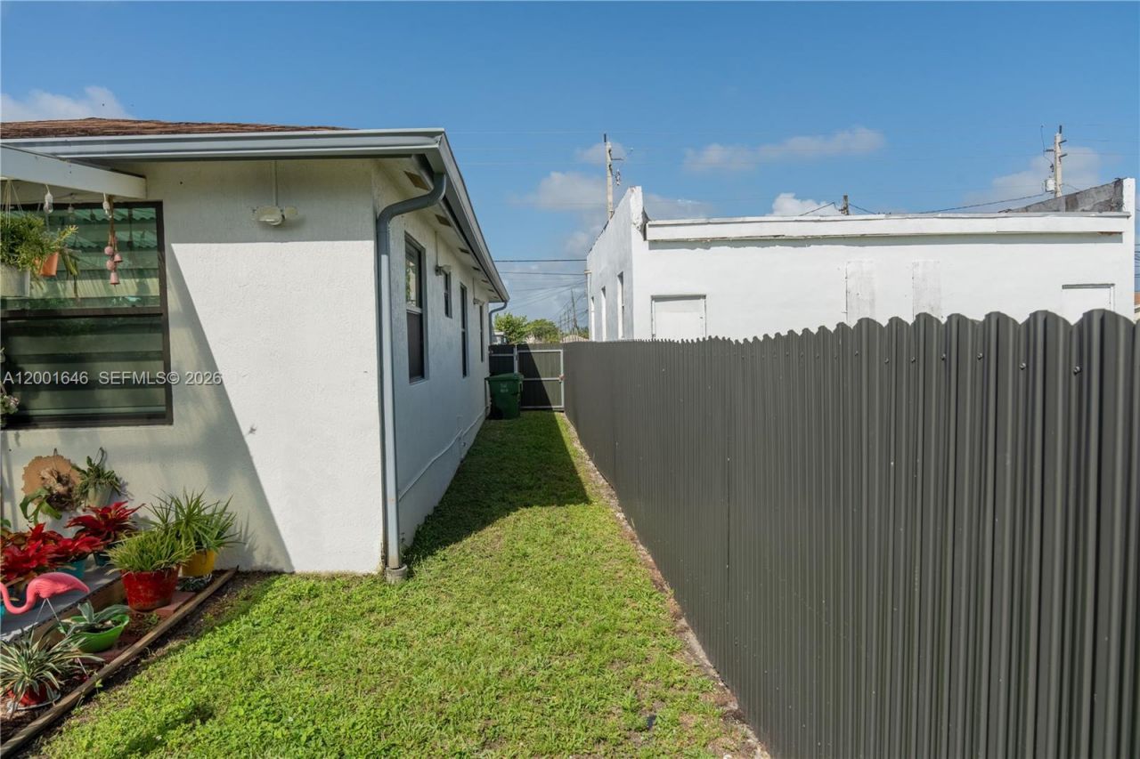 308 NW 2nd Ave, Hallandale Beach, FL 33009 Photo