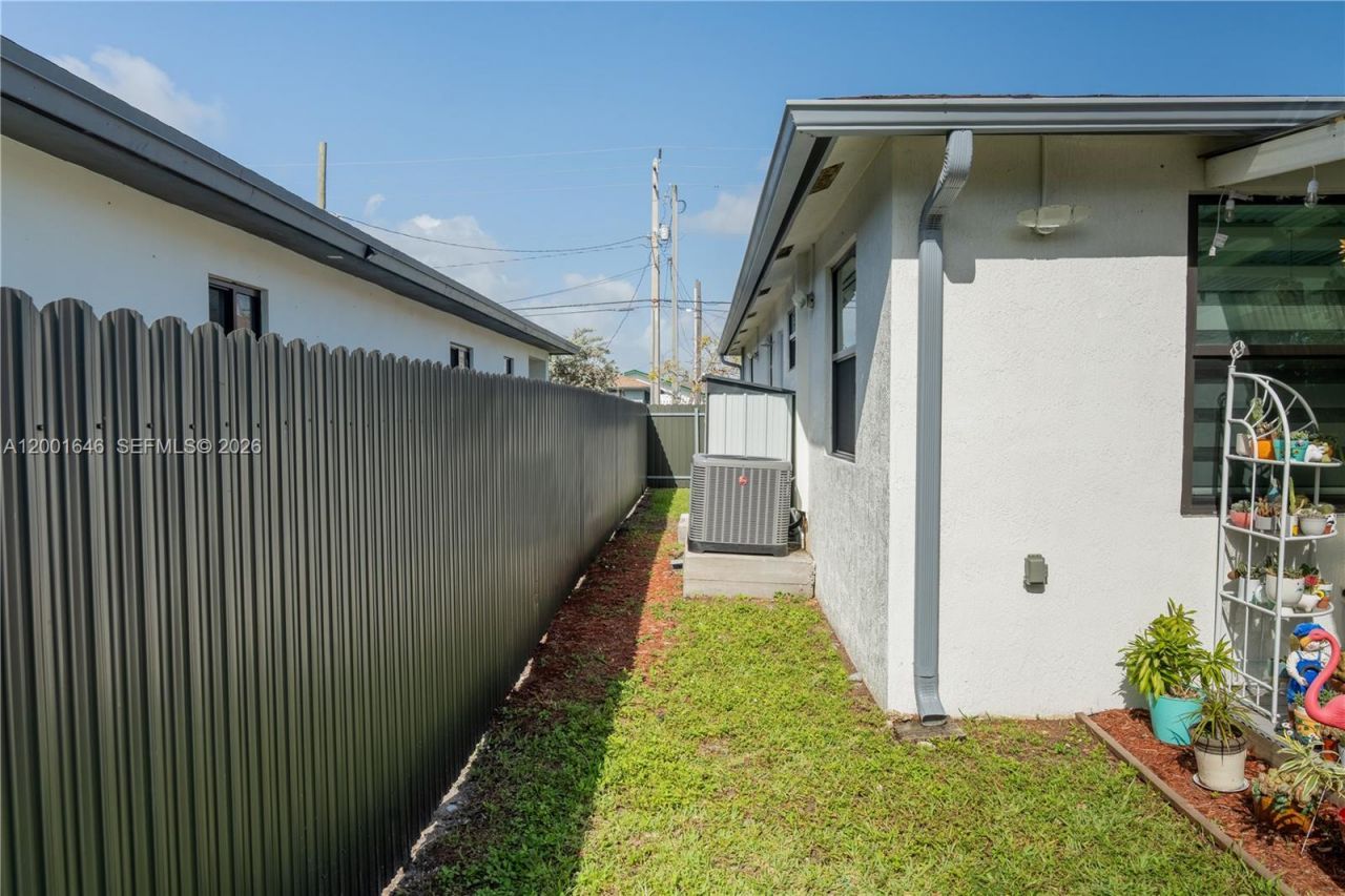 308 NW 2nd Ave, Hallandale Beach, FL 33009 Photo