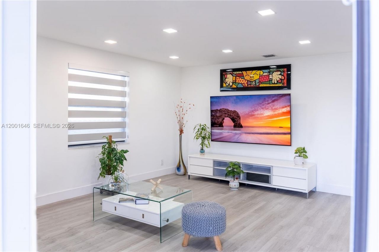 308 NW 2nd Ave, Hallandale Beach, FL 33009 Photo