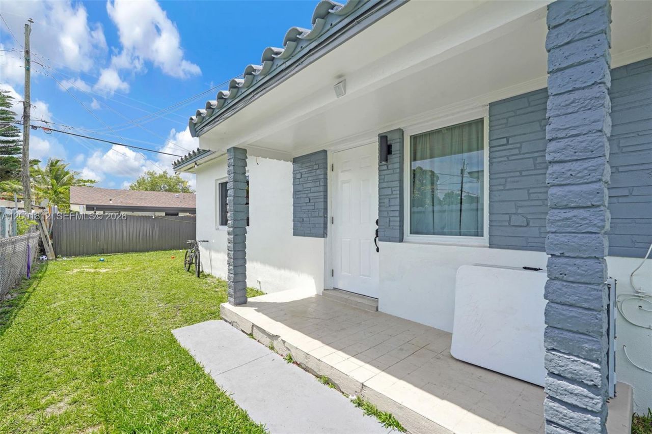 2020 NW 51st St, Miami, FL 33142 Photo