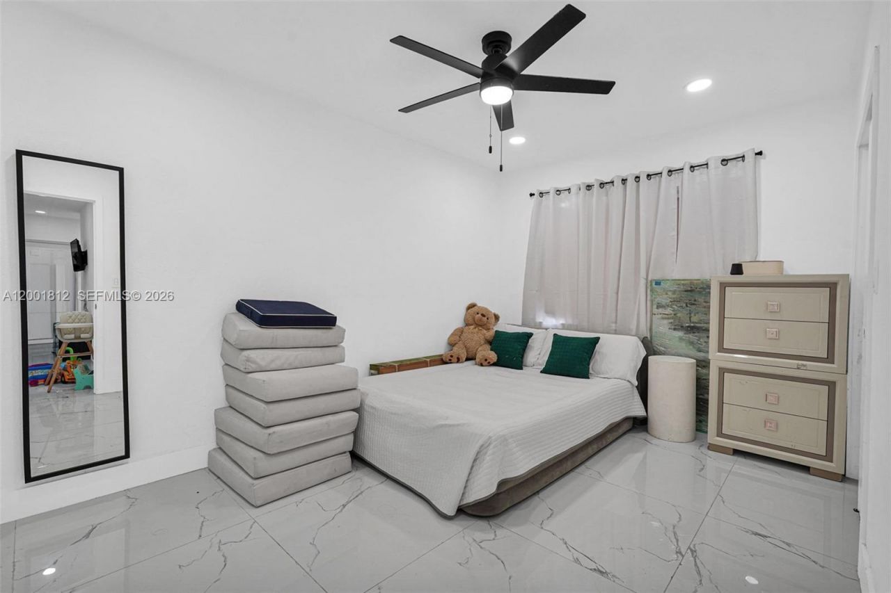 2020 NW 51st St, Miami, FL 33142 Photo