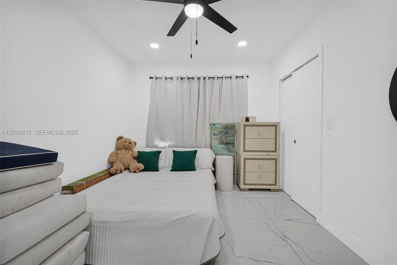 2020 NW 51st St, Miami, FL 33142 Photo