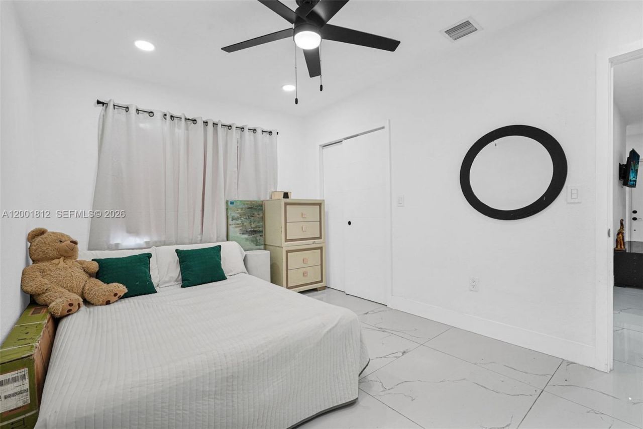 2020 NW 51st St, Miami, FL 33142 Photo