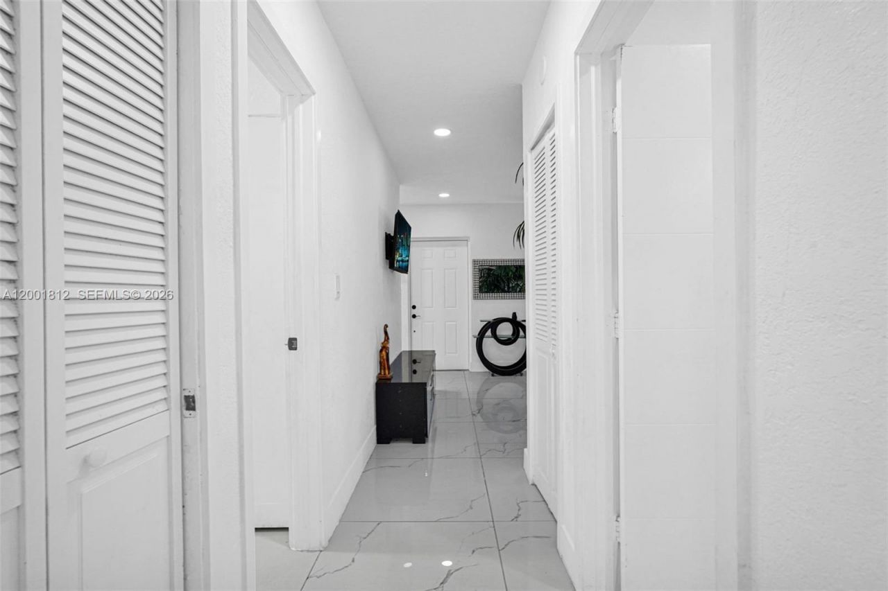 2020 NW 51st St, Miami, FL 33142 Photo