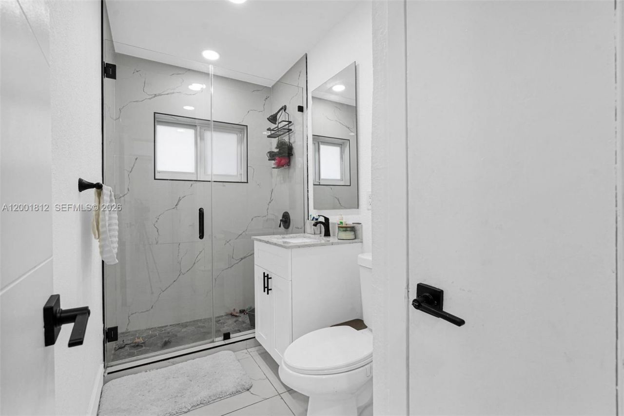 2020 NW 51st St, Miami, FL 33142 Photo