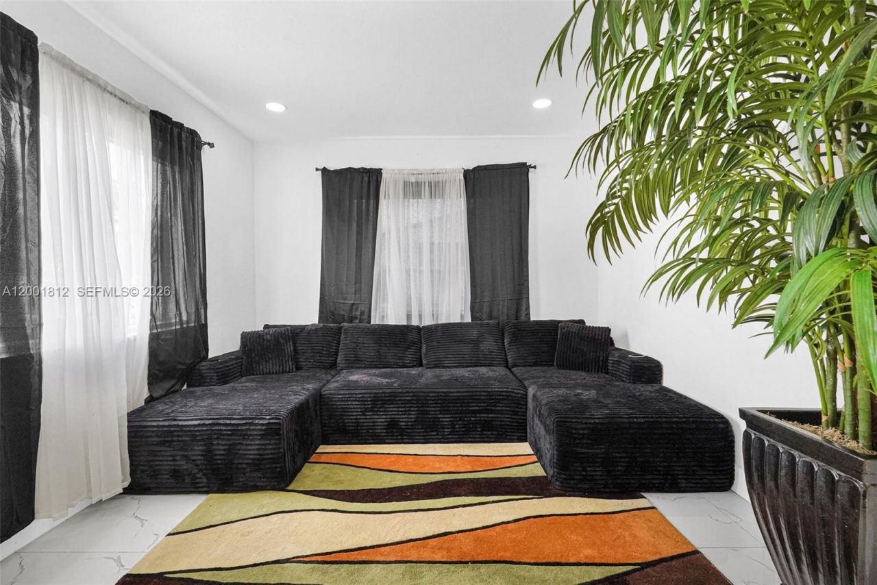 2020 NW 51st St, Miami, FL 33142 Photo