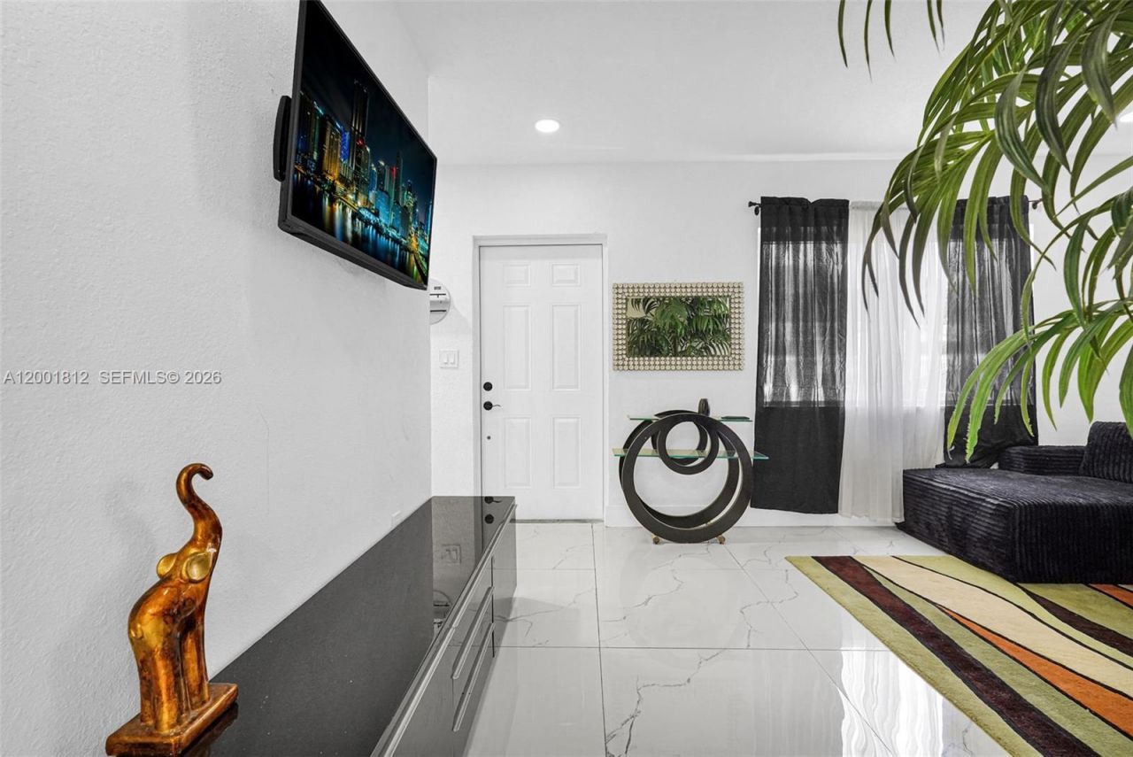 2020 NW 51st St, Miami, FL 33142 Photo