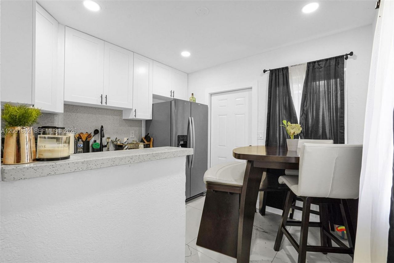 2020 NW 51st St, Miami, FL 33142 Photo