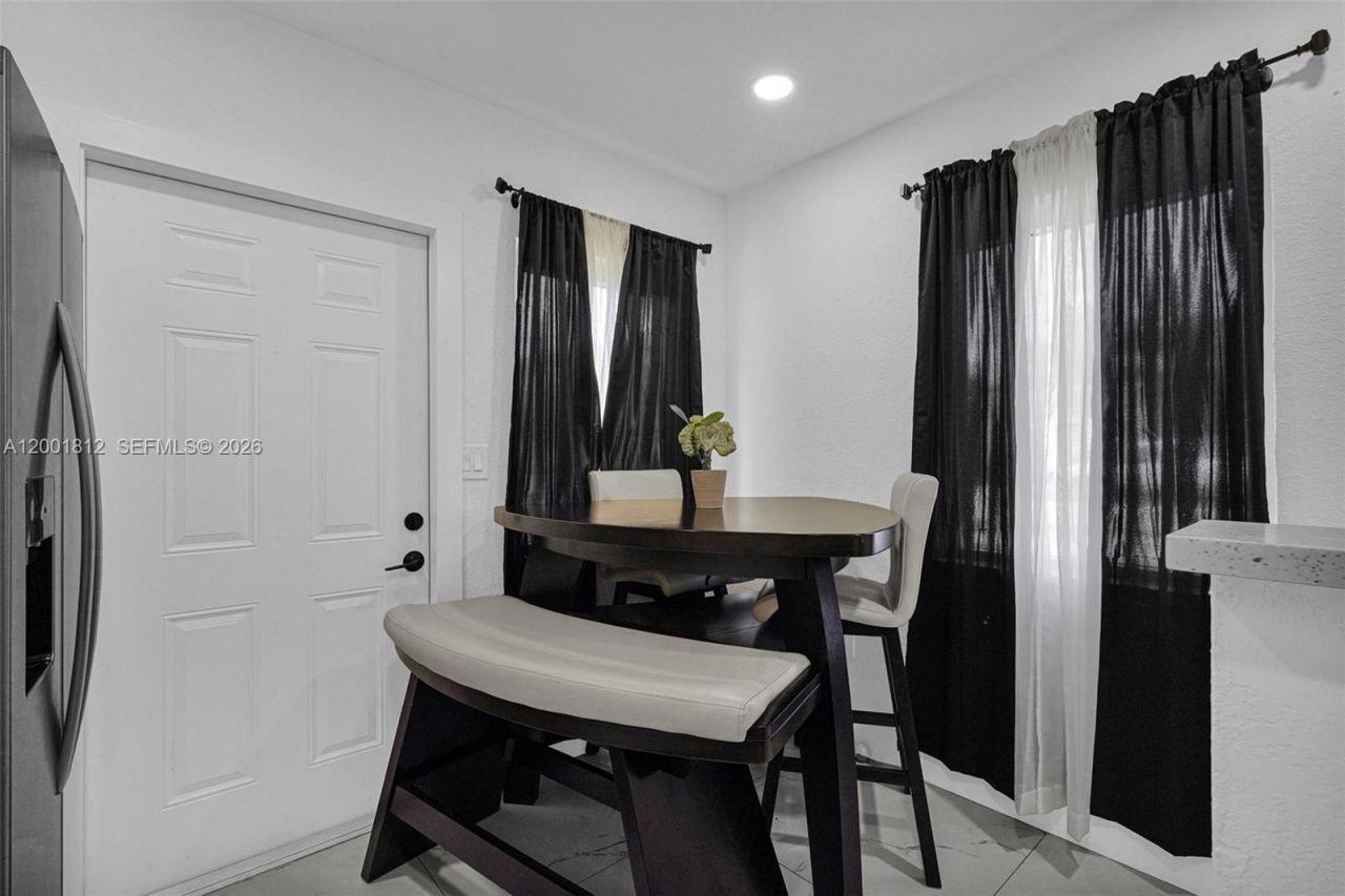 2020 NW 51st St, Miami, FL 33142 Photo