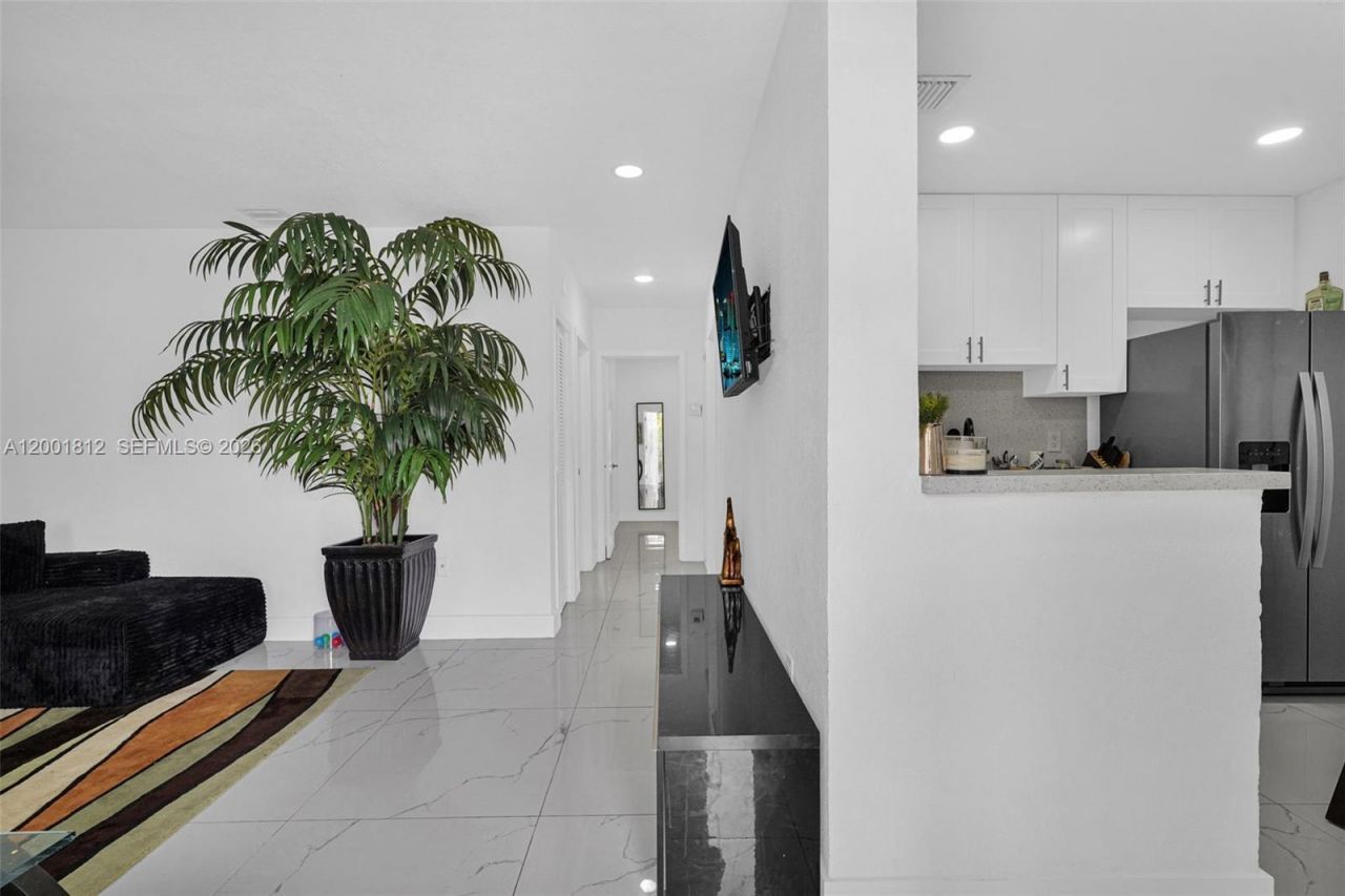 2020 NW 51st St, Miami, FL 33142 Photo