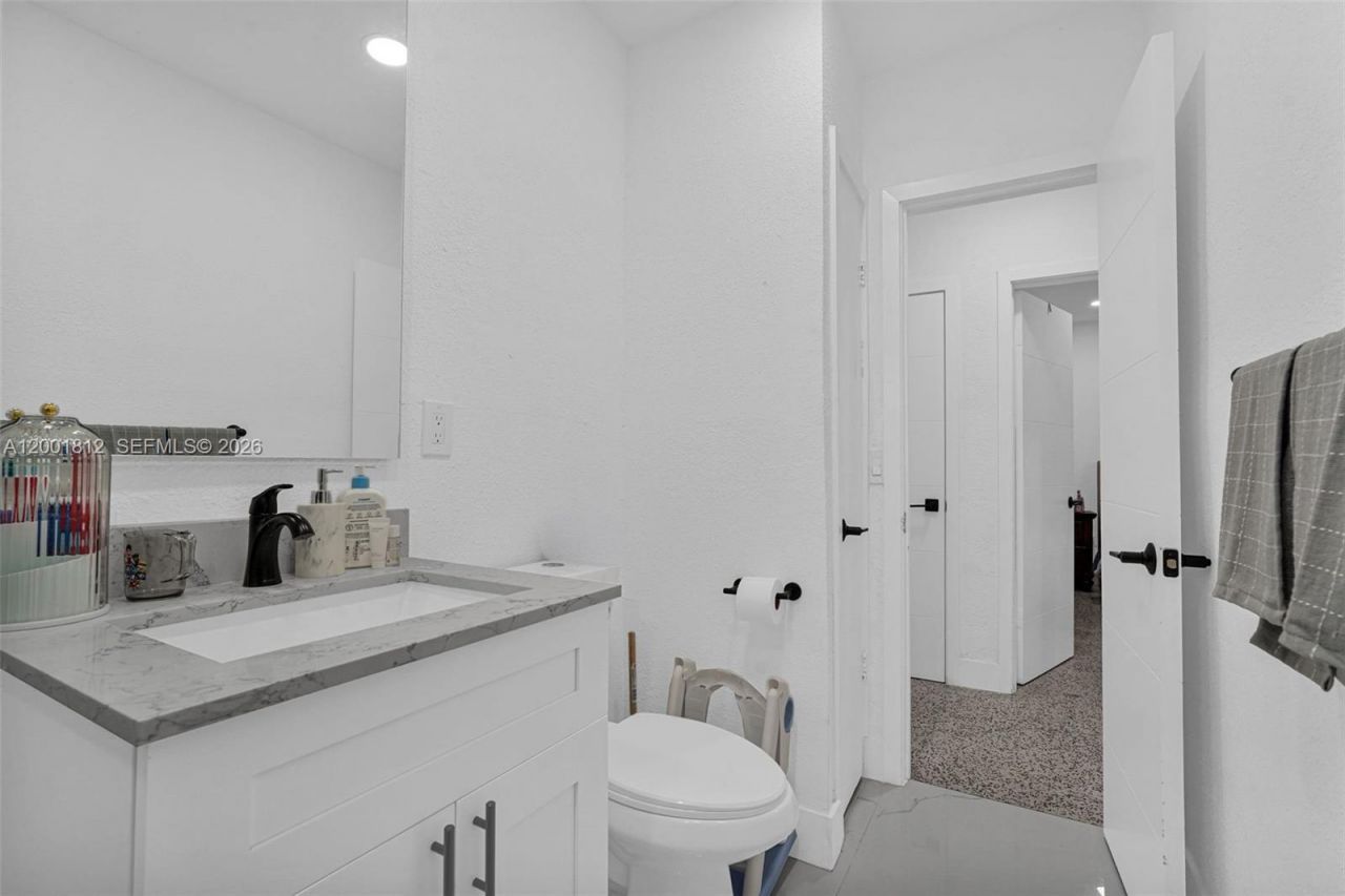 2020 NW 51st St, Miami, FL 33142 Photo