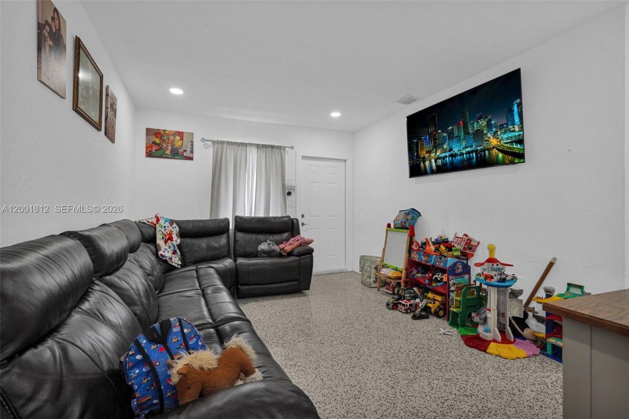 2020 NW 51st St, Miami, FL 33142 Photo