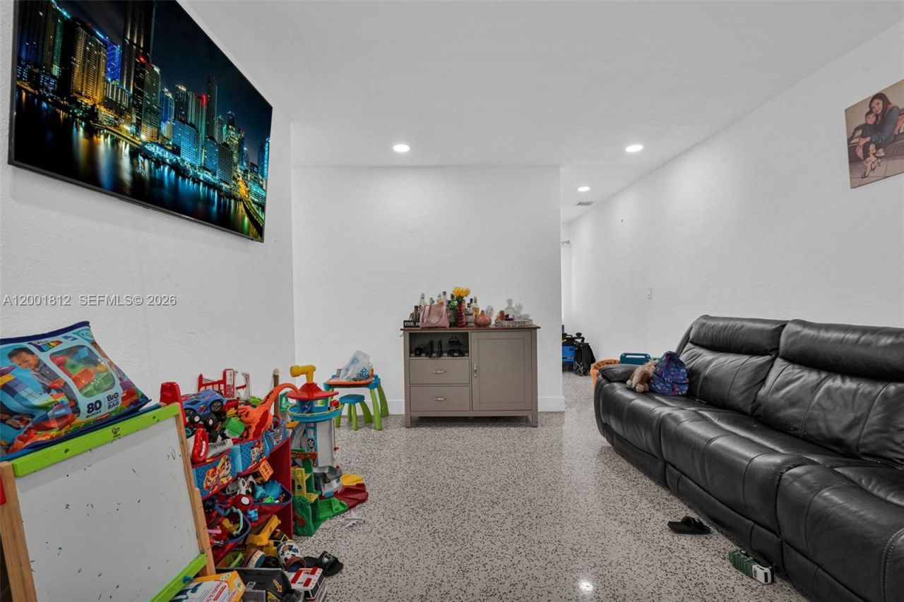 2020 NW 51st St, Miami, FL 33142 Photo