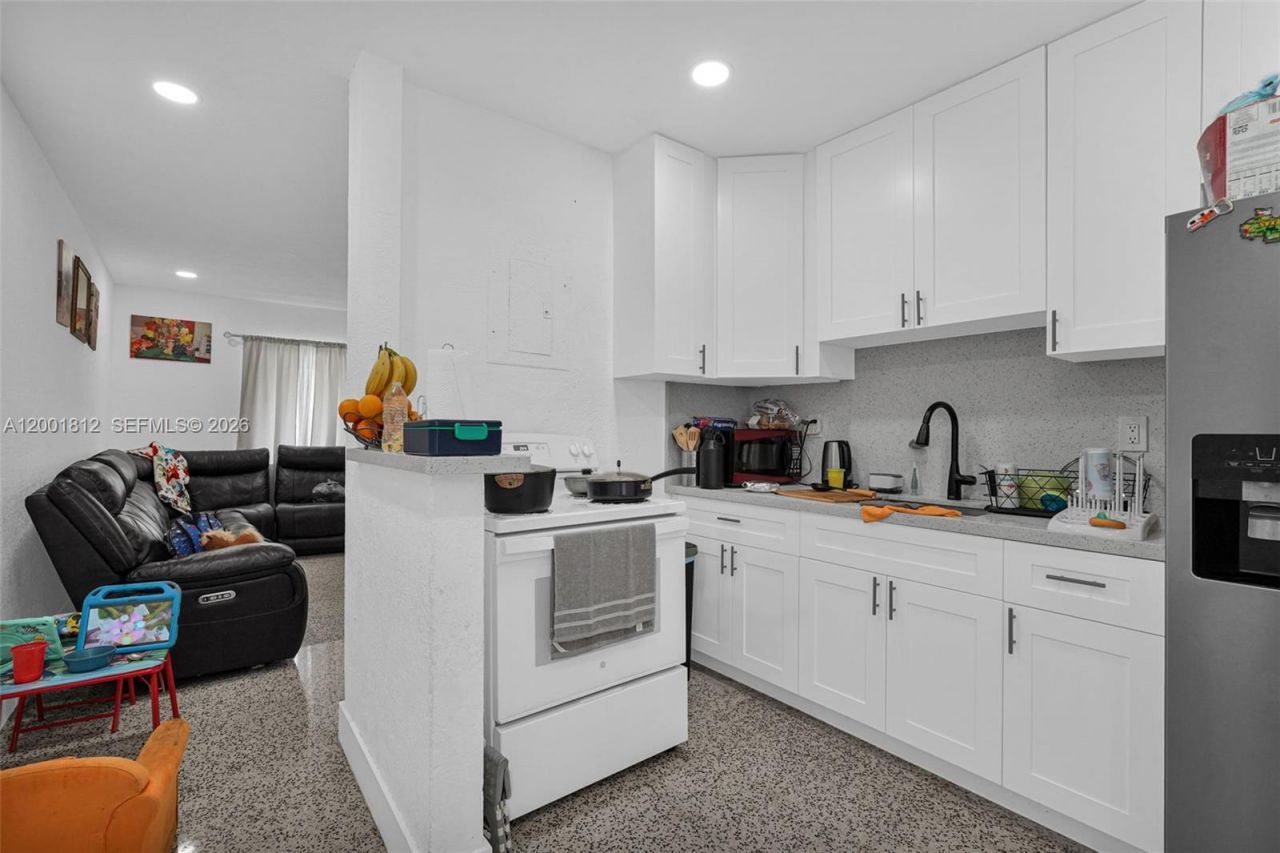 2020 NW 51st St, Miami, FL 33142 Photo