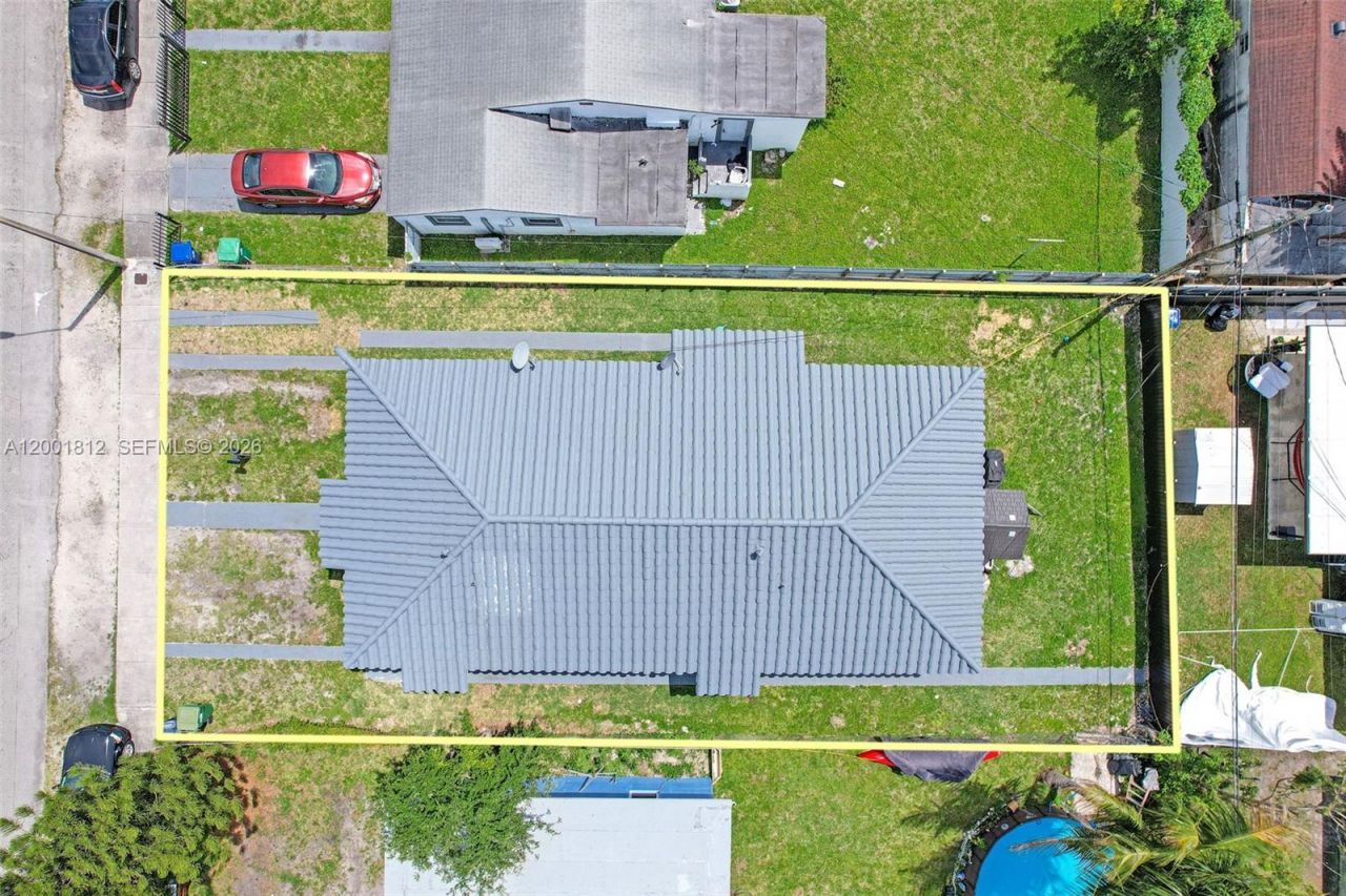 2020 NW 51st St, Miami, FL 33142 Photo