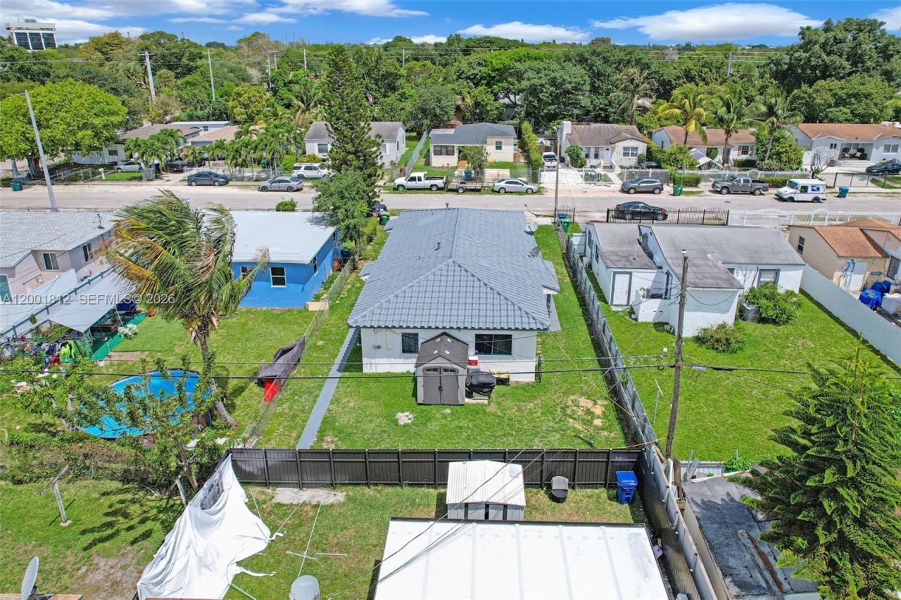 2020 NW 51st St, Miami, FL 33142 Photo