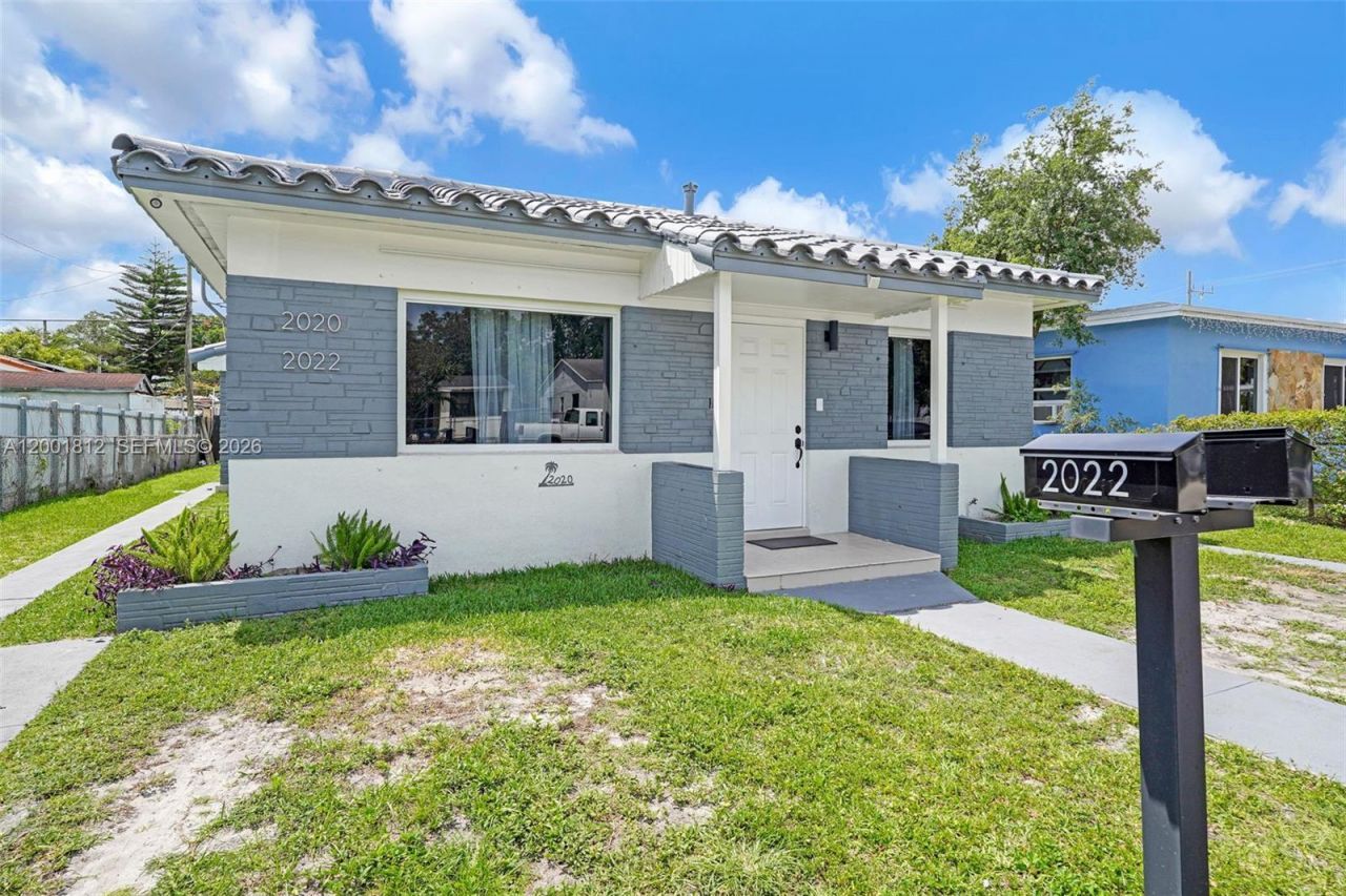 2020 NW 51st St, Miami, FL 33142 Photo