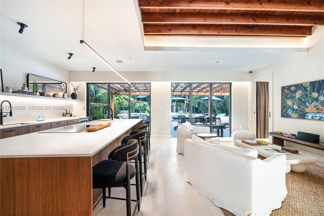 1735 Michigan Ave, Miami Beach, FL 33139 Photo